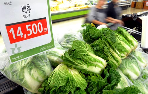 吃5倍价牛肉,下架印有中文“泡菜”的饭团,韩国为何如此排外?