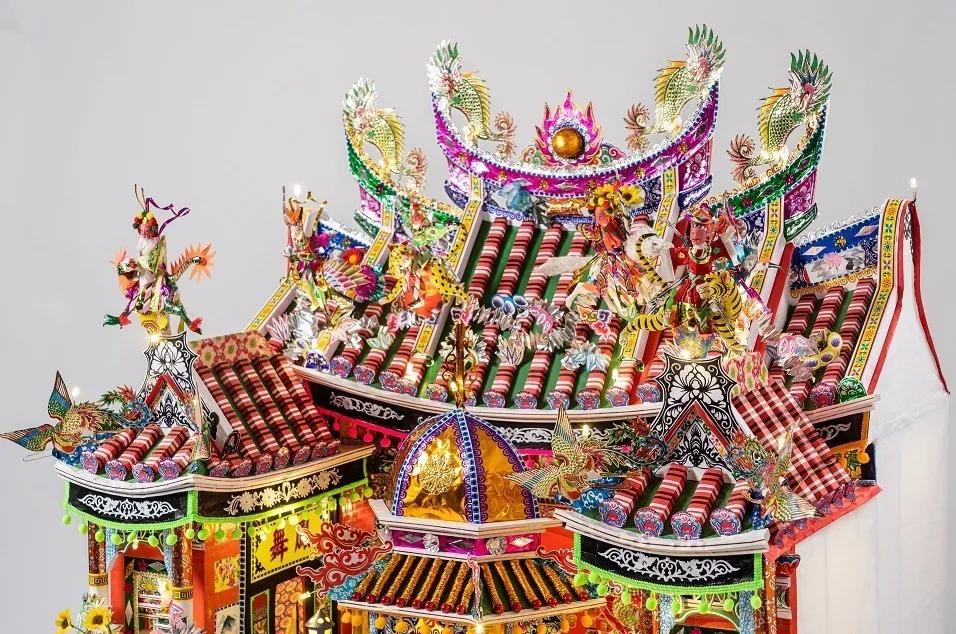 中国人烧给死人的纸扎，登上巴黎设计周，还被法国的博物馆收藏？