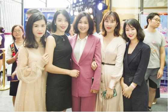 兰希黎直播怎样发对话,兰希黎和兰振是一家吗