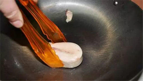 铁锅生锈开锅的正确方法不粘锅,铁锅如何开锅才不会生锈