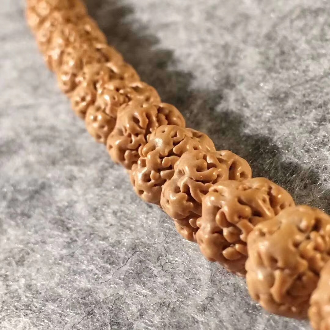 什么纹路的小金刚菩提子值得盘玩,金刚菩提18mm的还是22mm的好