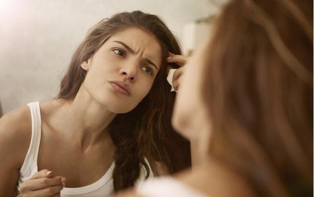 总感觉自己长得丑是心理问题吗,发现自己很丑是什么心理