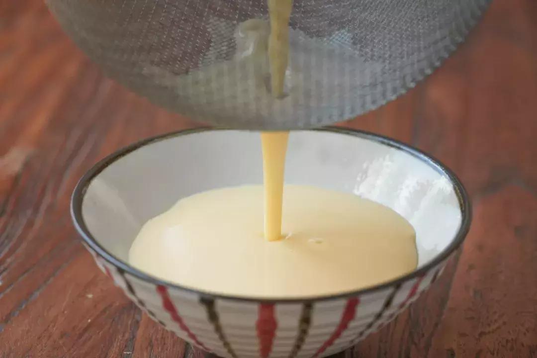 只用纯鸡蛋做出美味的鸡蛋布丁,鸡蛋牛奶布丁做法小视频