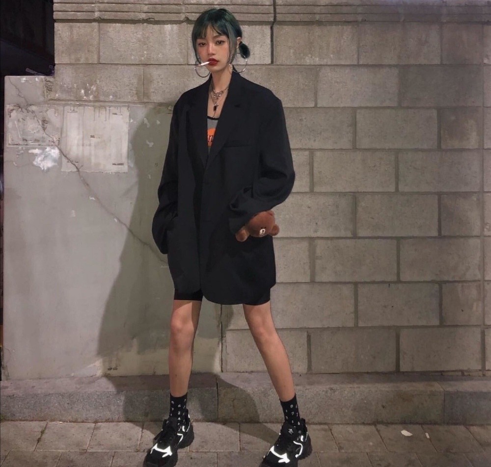 烦透了流水线网红脸？四款风格时尚博主，一般人爱第四位的颜