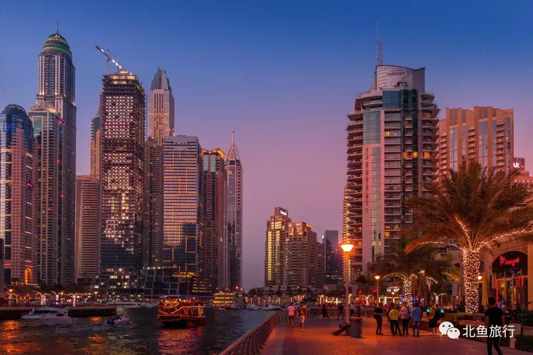 沙漠上的黄金之都迪拜,沙漠中的奇迹之城