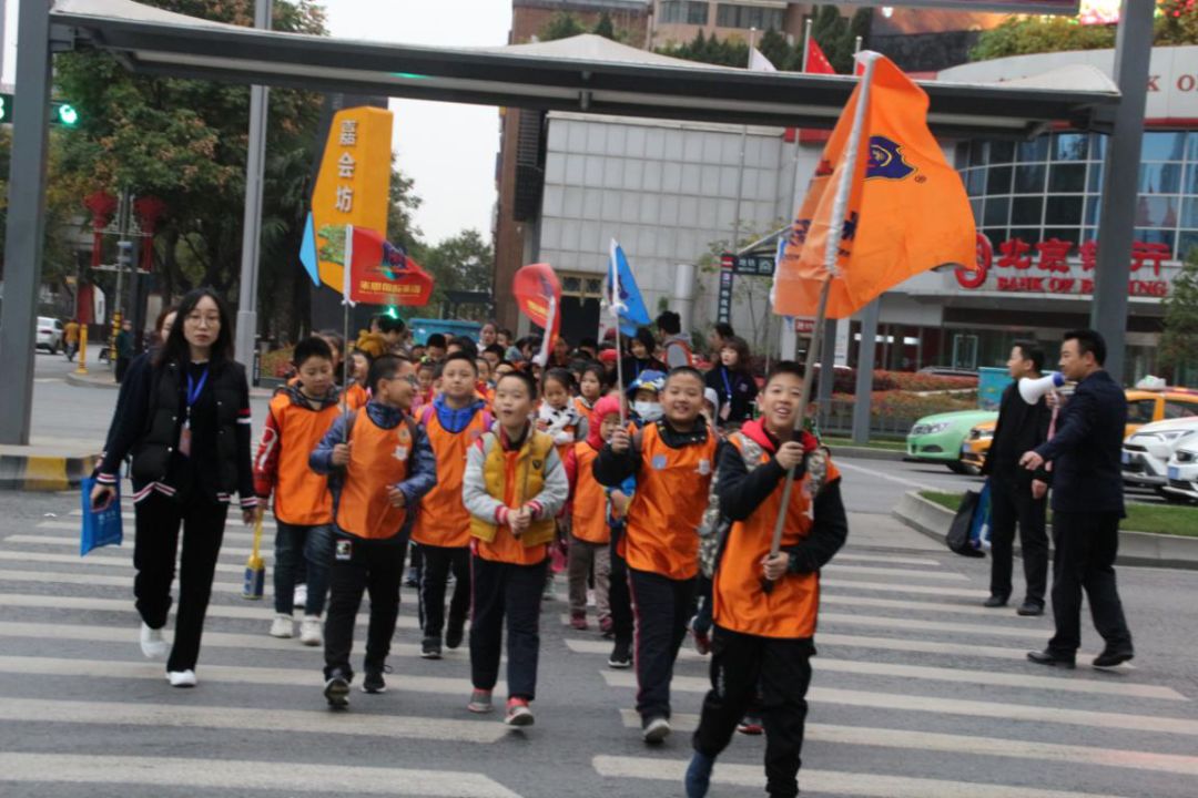 绫虫仼鍥介檯,绫虫仼鍥介檯鑻辫