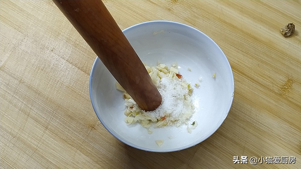 家常凉拌蒜香茄子的做法,想吃点开胃爽口的菜