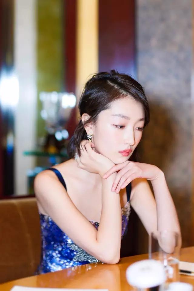 周冬雨过去的小粗腿,小粗腿逆袭