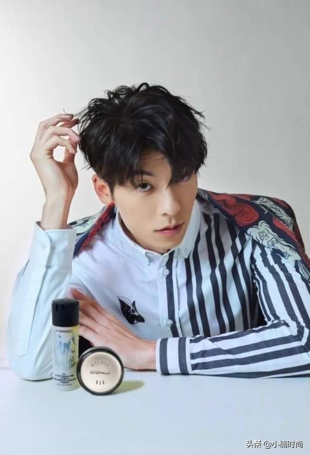 发蜡造型教程男士,发蜡怎么弄发型好看男