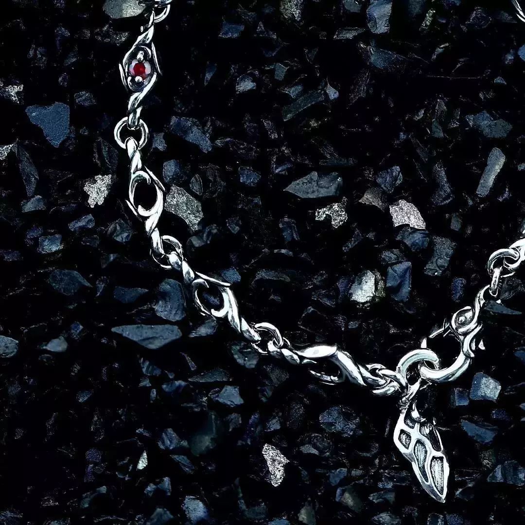 三十多块钱买的银戒指是真的吗,银戒指有黑色斑点