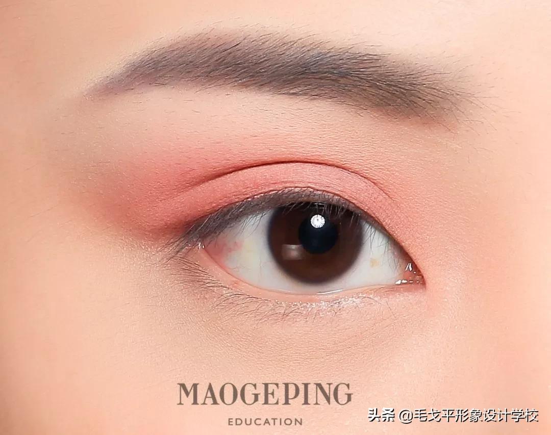 女团眼妆豆沙蜜桃色,单眼皮的蜜桃色眼妆