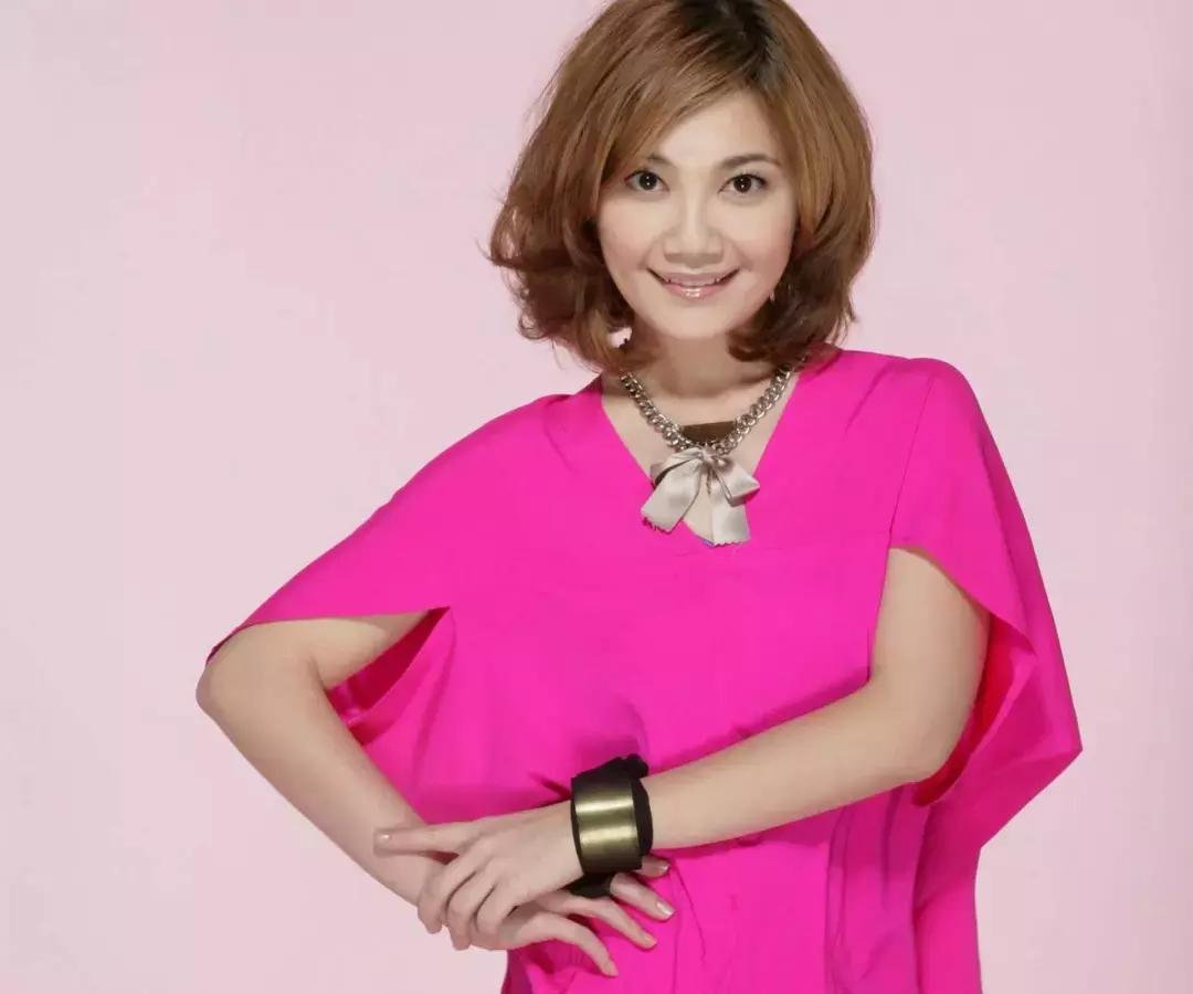 梁静茹离婚后再唱情歌视频,梁静茹离婚后首次露面完整版