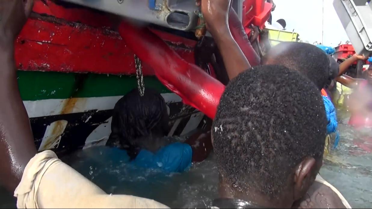 非洲小哥淘来法国二手车开出租，280公里只要47元，但要开12小时