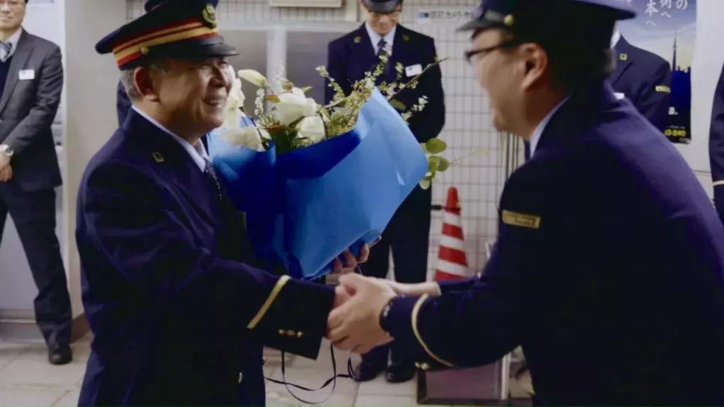 退役地铁被做成自动售货机，在日本就连地铁也要“老年再就业”