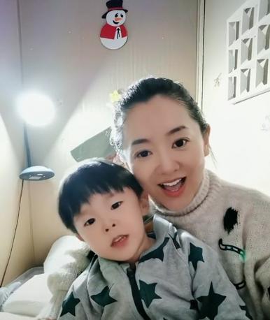 月亮姐姐王昊是讲哪个故事成名的,月亮姐姐王昊和方琼对比照片