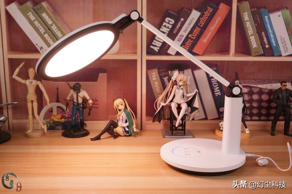 儿童护眼台灯颜值高又好看,磁吸护眼台灯aa级