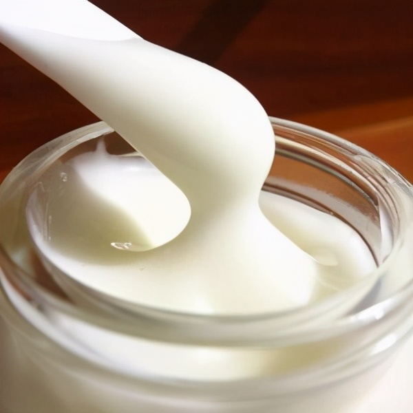 擦乳液都觉得油怎么回事,擦乳液感觉粘粘的