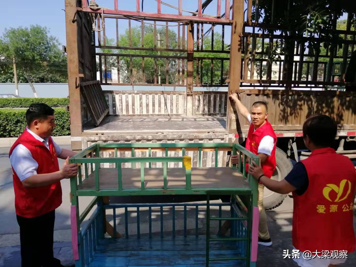 开封市爱源公益“牵线搭桥”幼儿床送给乡村幼儿园
