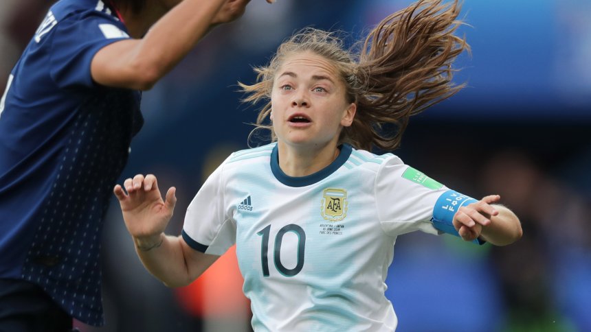 足球世界梅西十佳球,足坛有多少球王