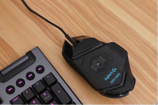 罗技6930电竞耳机,罗技g系列打游戏鼠标哪个好用