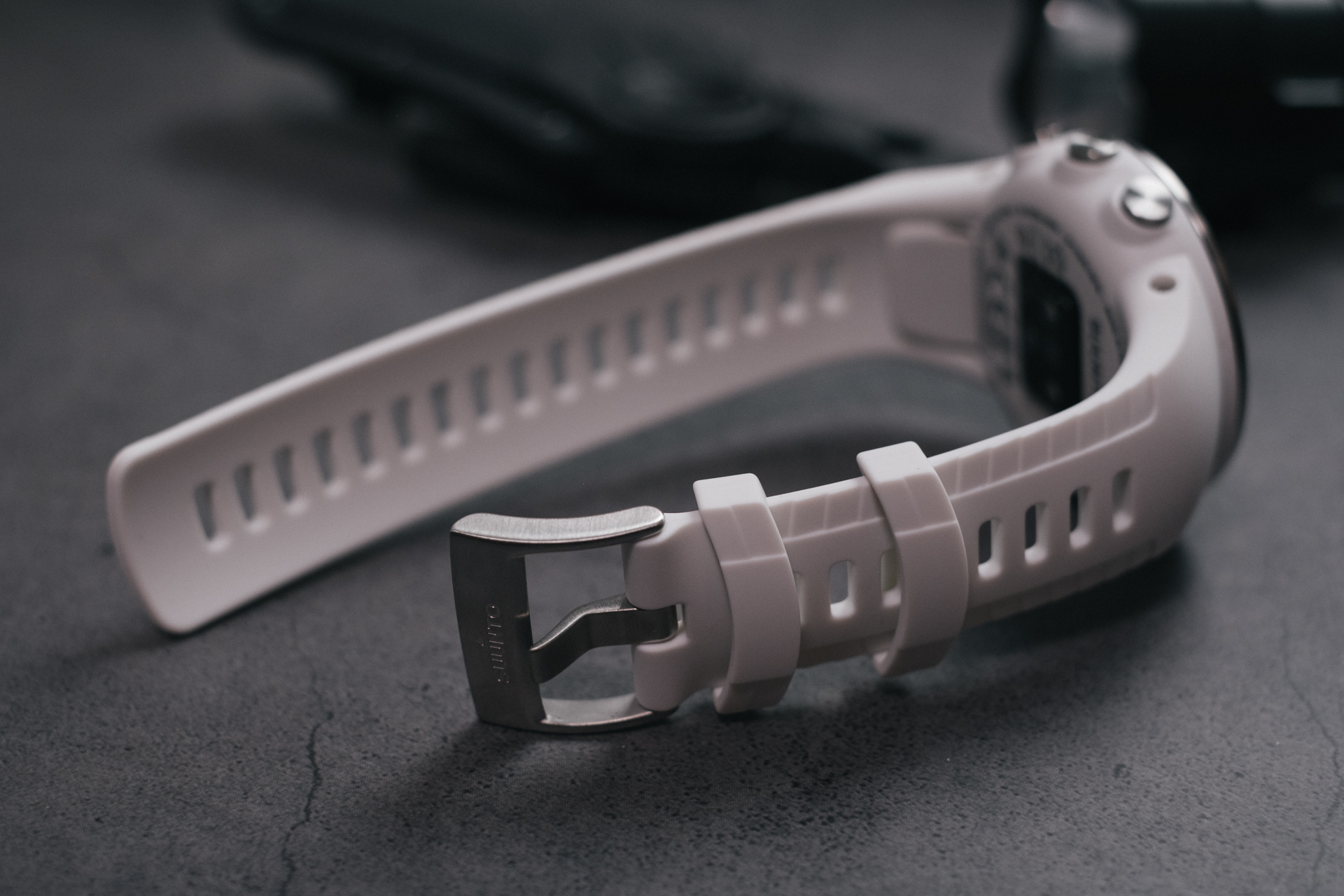 颂拓5黑白限量,颂拓suunto5智能运动手表