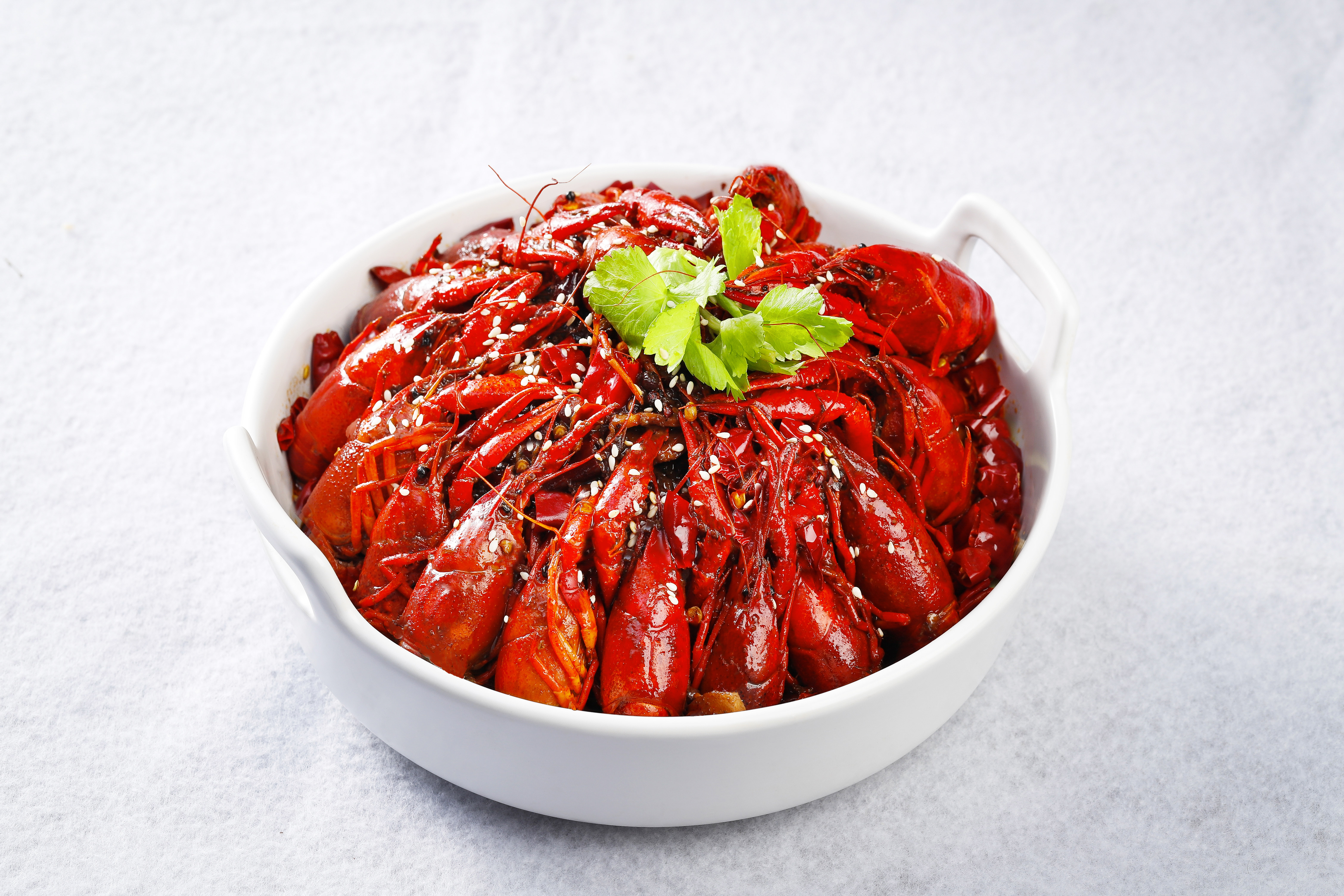 用最简单的食材做出美味的小龙虾,小龙虾怎么做才好吃家庭版的