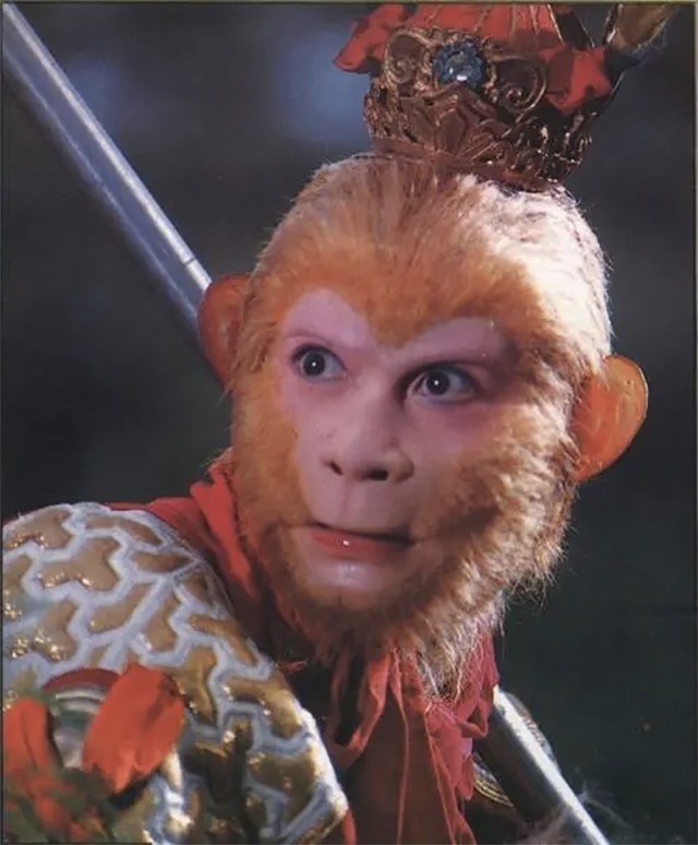 为钱反咬恩师,好友葬礼宣传新剧,六小龄童:完美诠释人如何变猴