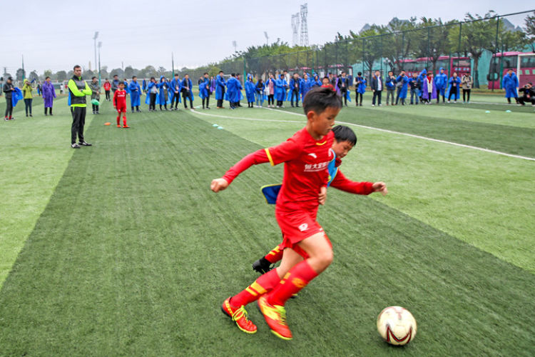 中新网探访恒大足校,央视报道恒大足校