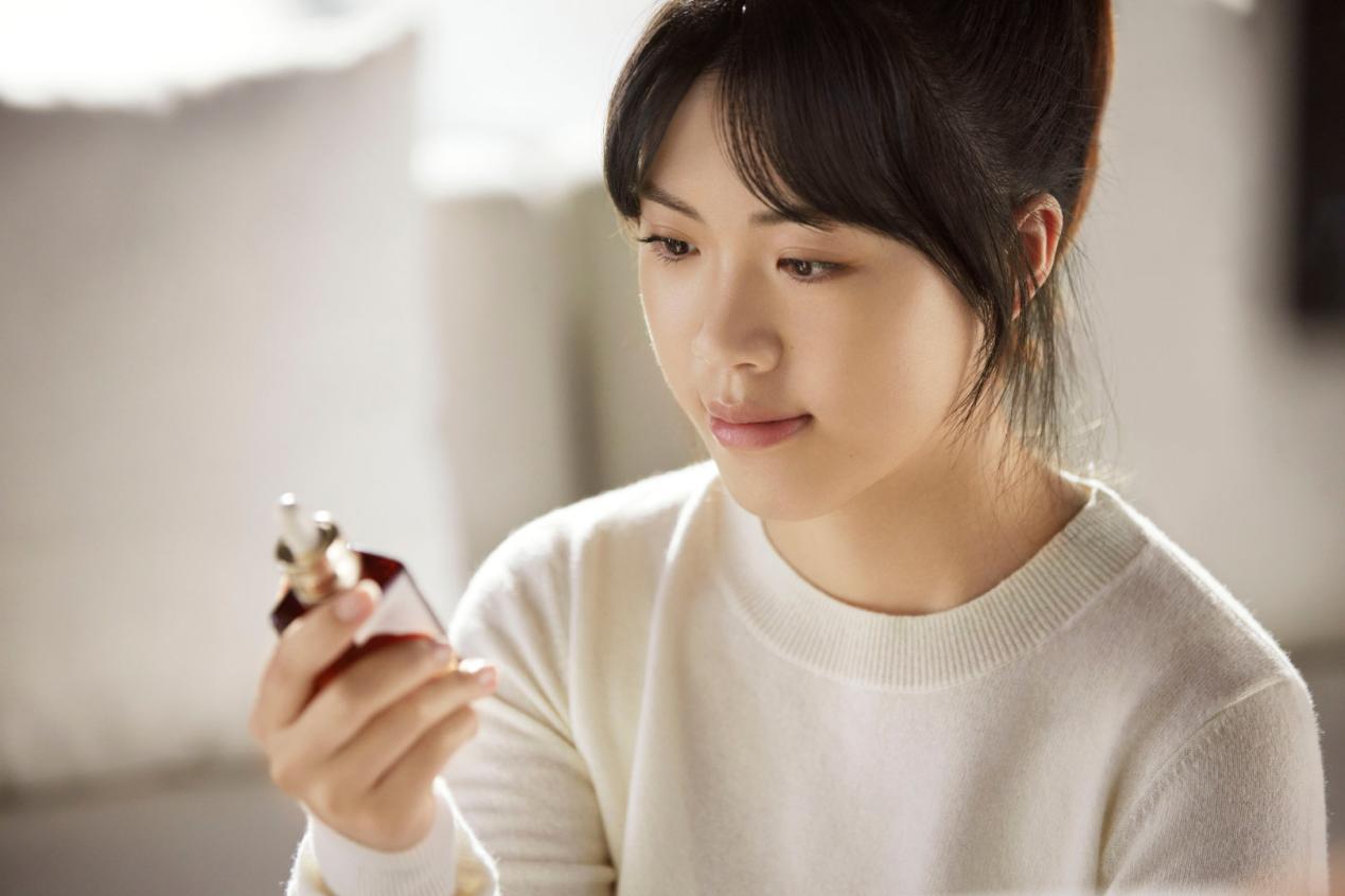 雅诗兰黛代言人杨倩视频,杨倩代言雅诗兰黛发簪盘头