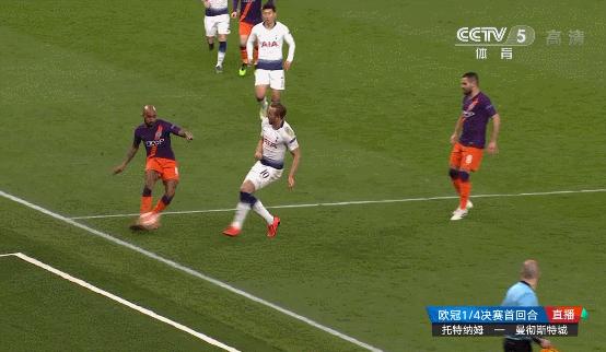 凯恩脚踝扭伤,凯恩被脚踝锁定拍地求饶