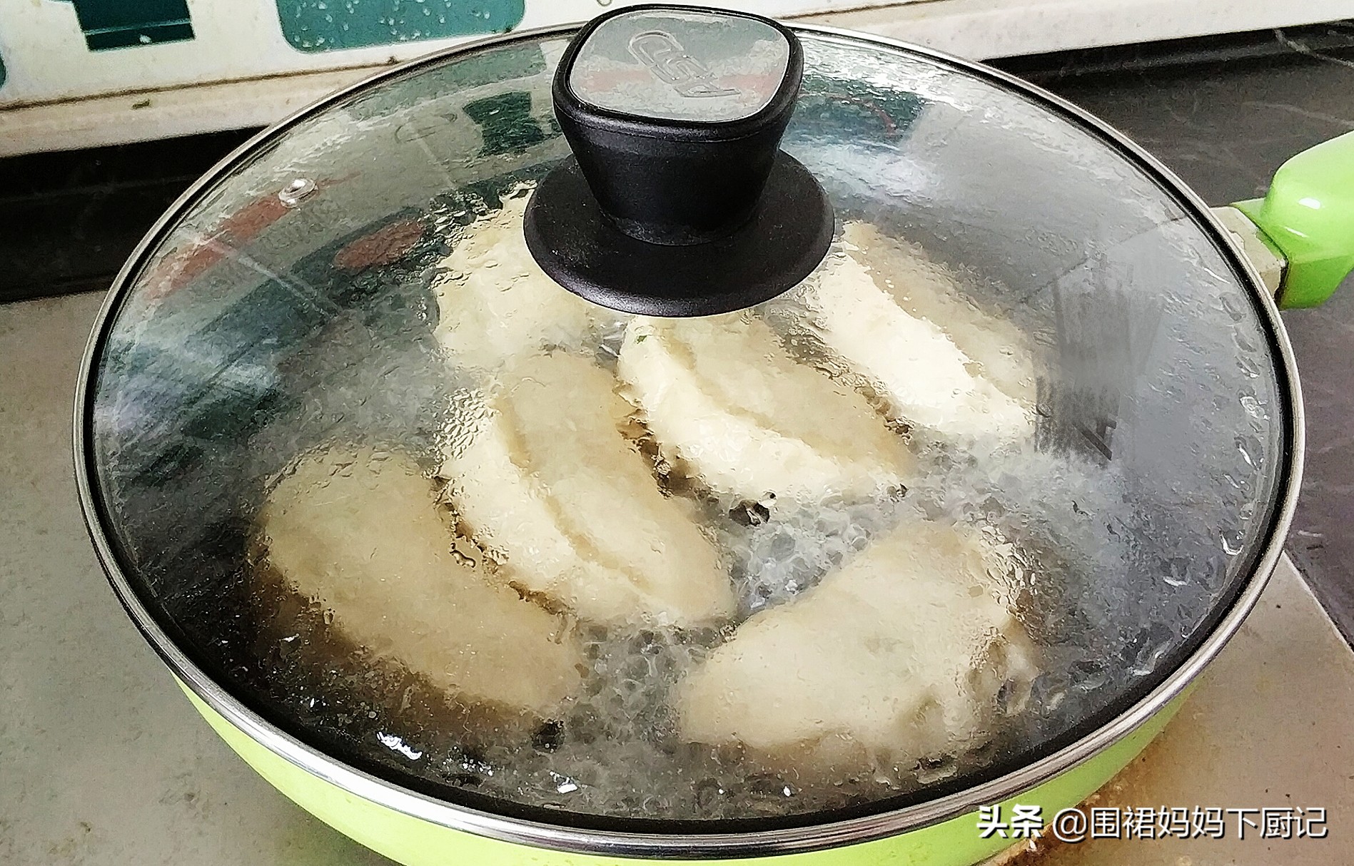 想要做出的水煎包焦香酥脆、蓬松喧软，注意这2点，一定不会失败