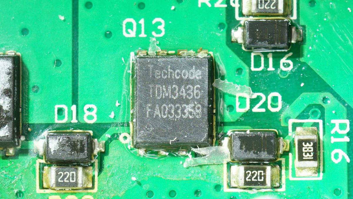 公牛便携式电源拆解,公牛1800w户外电源拆解