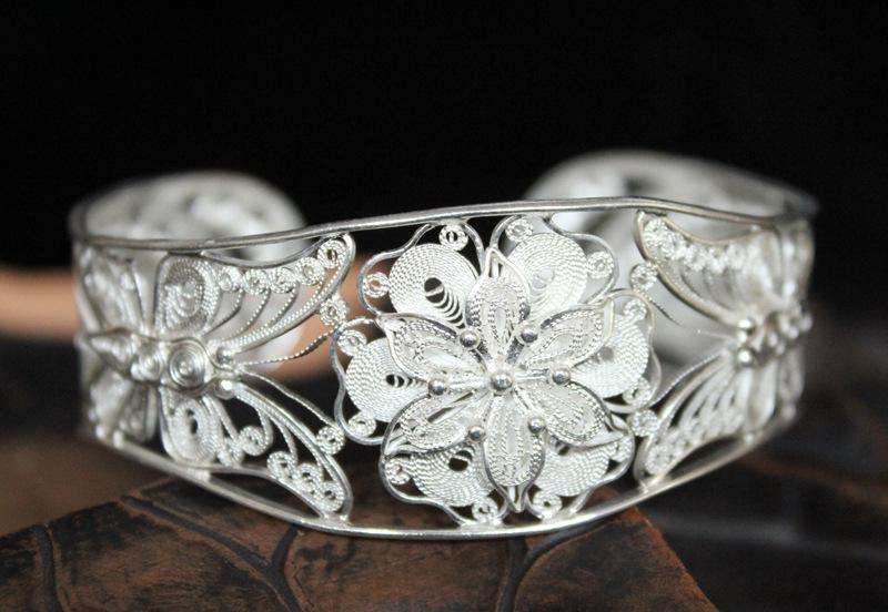 苗家少女银饰美在哪里,苗家麻料村