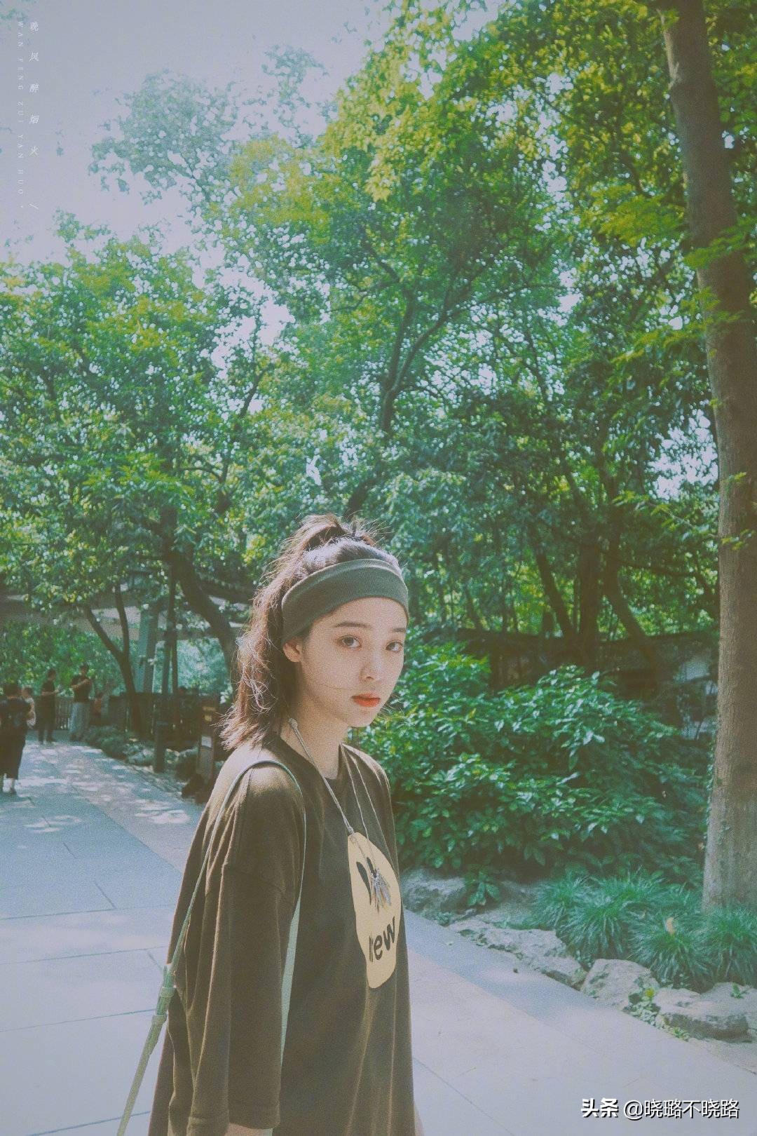 这个春天必学的气质发型,这个春天小丝巾这样搭