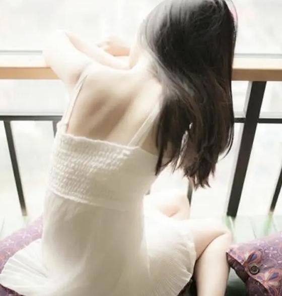 背后长痘痘除了螨虫还有什么原因,背上长螨虫痘痘的原因和解决方法