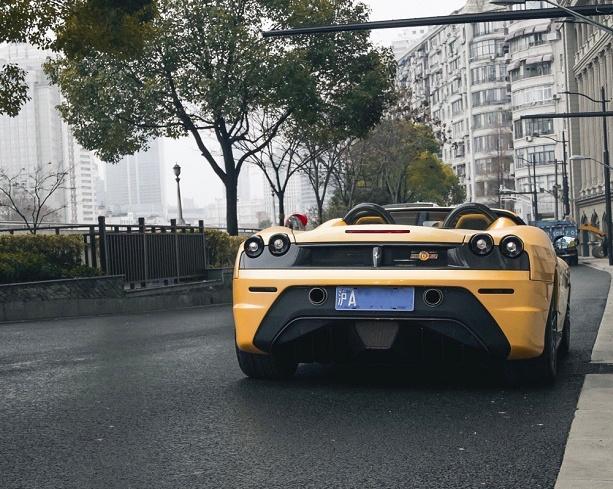 上海1600万法拉利,法拉利出厂铭牌在哪里