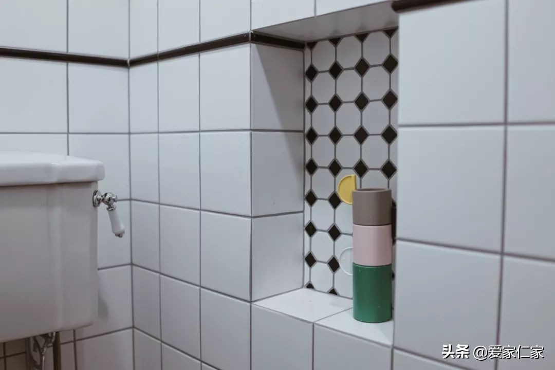 她买下32㎡上海老旧学区房，为女儿打造小桃园，20㎡超舒适大庭院