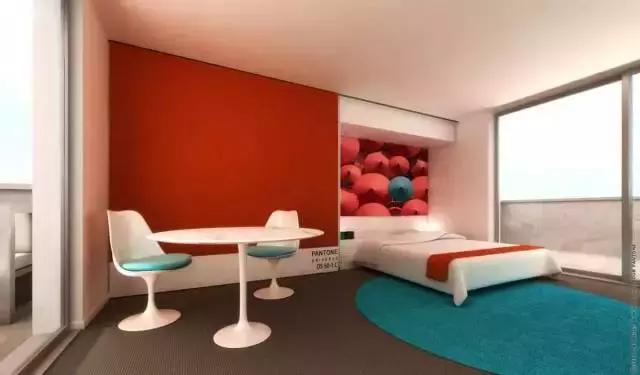 一个卖色卡的，是怎么改变世界潮流的？