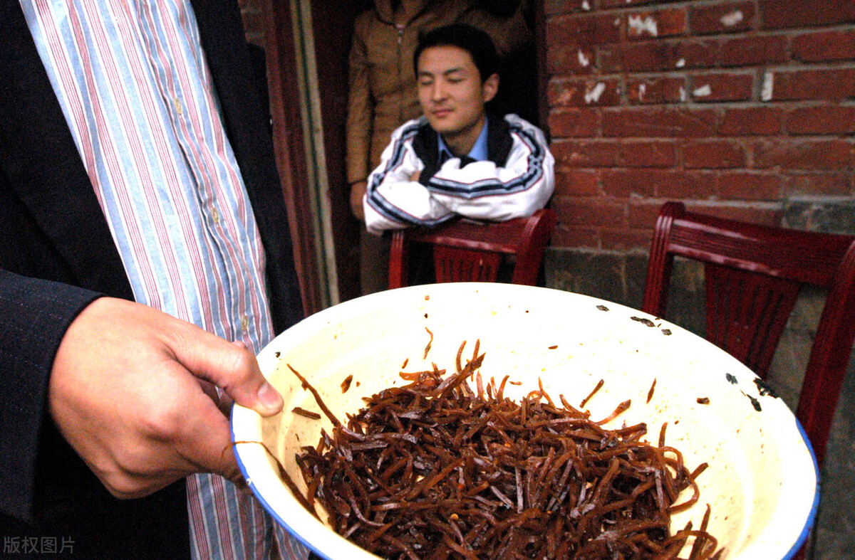 睡觉憋醒但意识就是动不了,睡觉时总是憋醒喘上了气