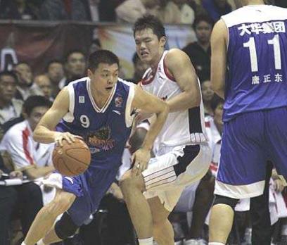 朱芳雨直播谈中国男篮,朱芳雨回应10年前男篮群殴