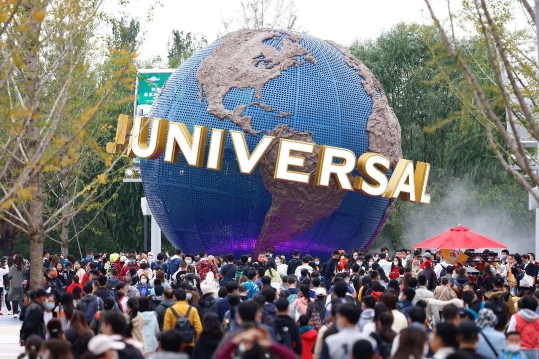 足疗店、出租魔法袍…环球影城周边生意真的赚钱吗？