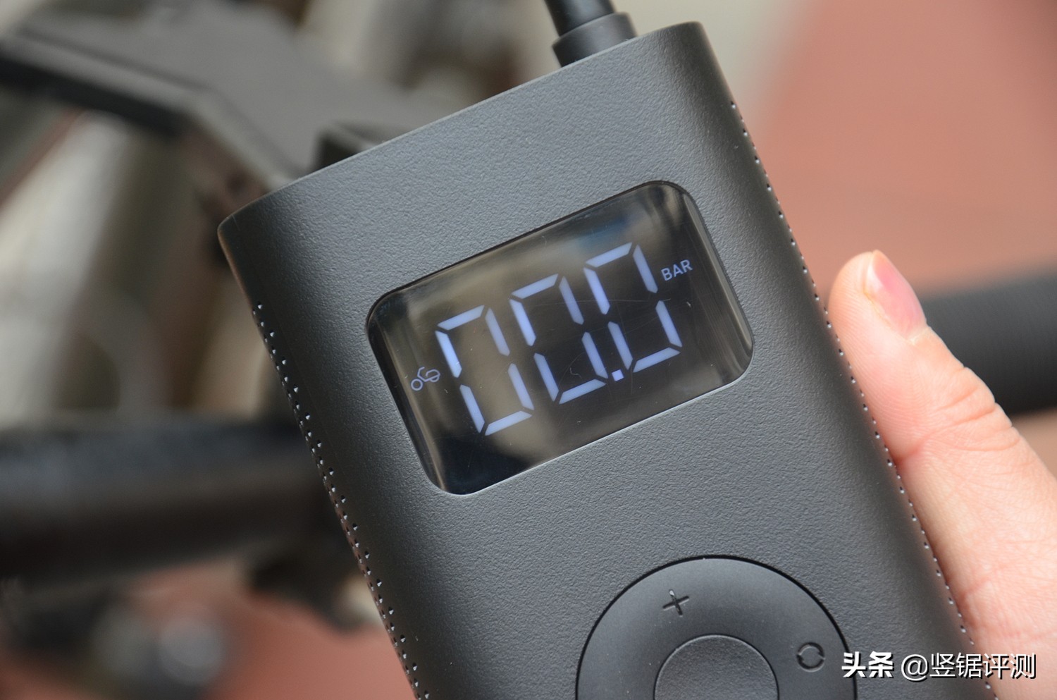 小米电子打气筒打自行车,小米电动打气筒给电动车打气