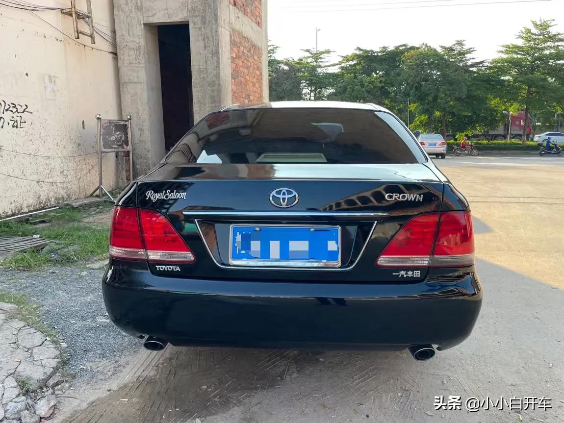 经典2014年皇冠情怀老车,05年皇冠3.0还值得入手吗