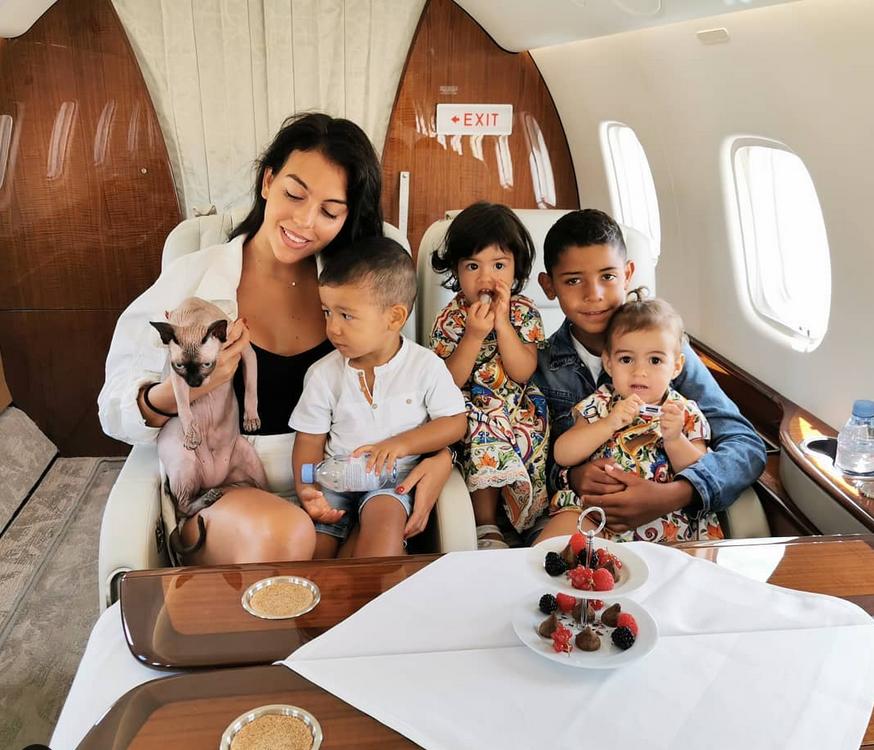 太萌了！C罗2岁女儿超萌热舞乔治娜真会带孩子