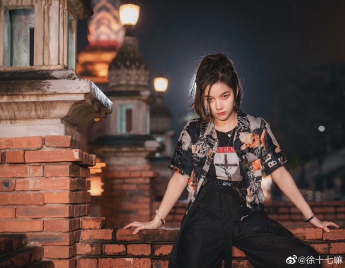 徐诗琪与uzi,徐诗琪lpl开幕式跳舞