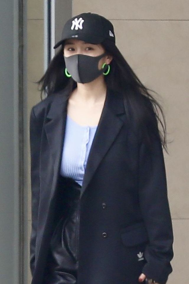 杨幂衣品真出众穿西装知性干练,杨幂黑色西装甜酷穿搭