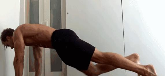 肌肉男丝带蝴蝶结造型梵克雅宝,微胖头发少适合什么发型男穿搭