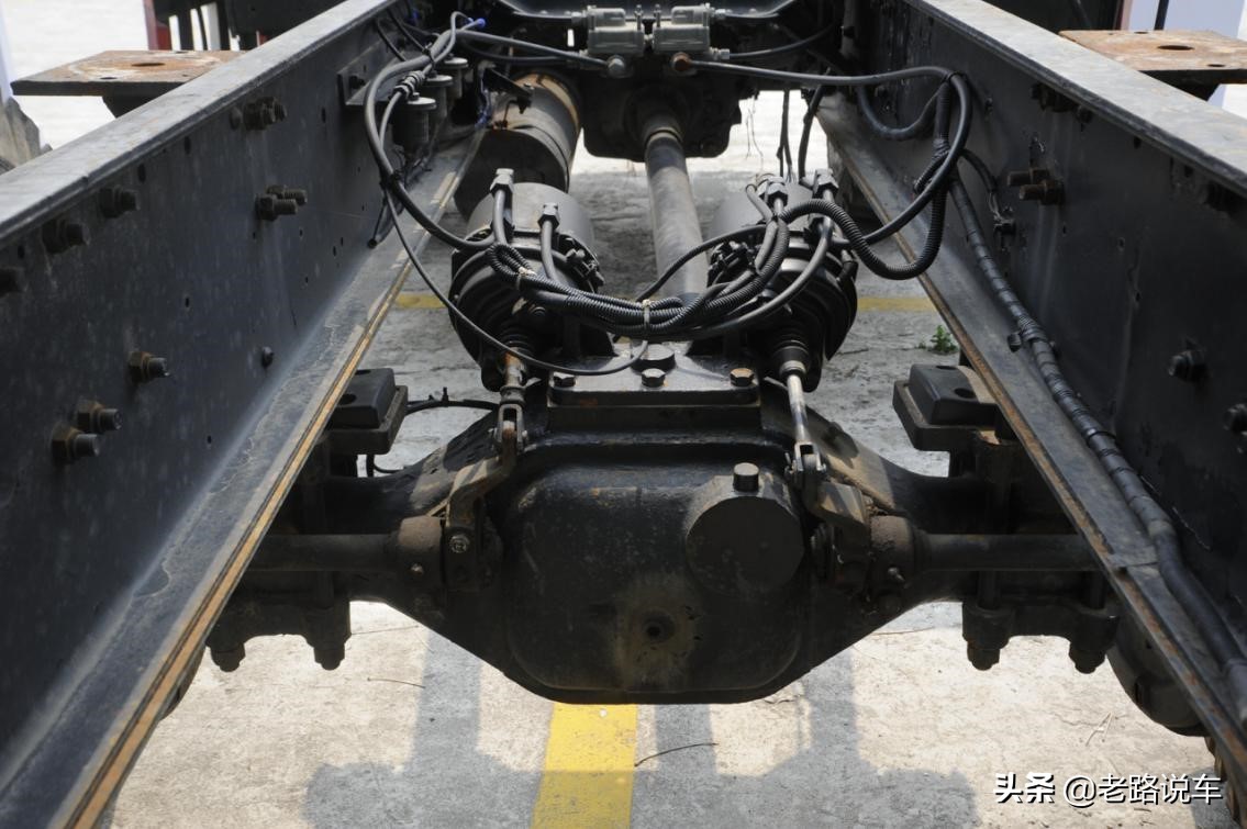 重庆铁马6x6军用车多少马力,重庆铁马6x6军用越野车