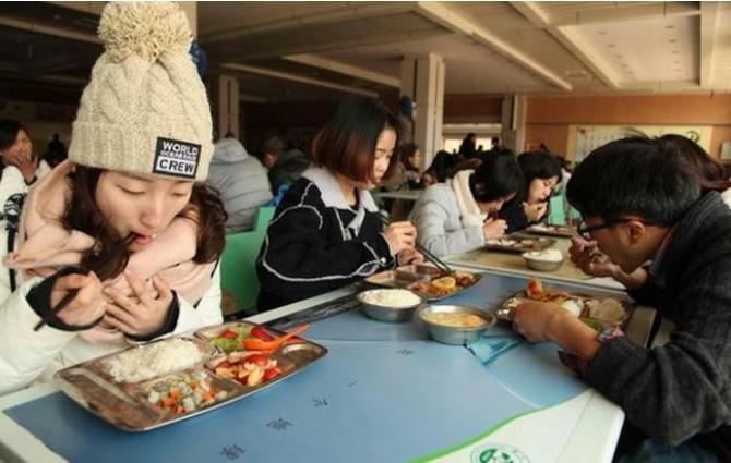 大学生一个月生活费多少合适图片,大学生一个月多少钱生活费视频