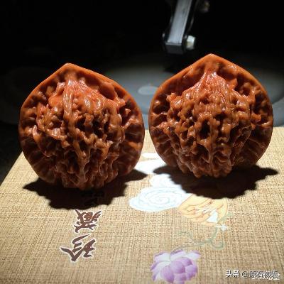 盛世收藏乱世金,文玩核桃与金丝楠高位崩盘。